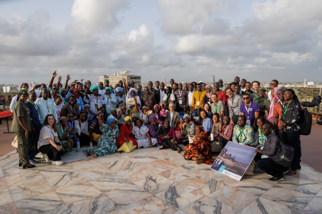 Photo de famille (participants au colloque sur les écosystèmes de mangroves
